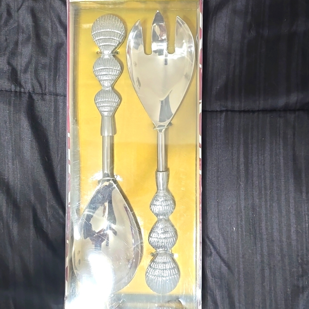 Biltmore. Silver Salad Coastal Serveware Collection. Shell design